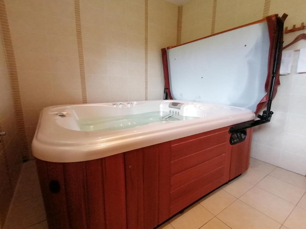 L'Atelier D'Arthur - Gite Chaleureux Avec Jacuzzi. Tenneville エクステリア 写真